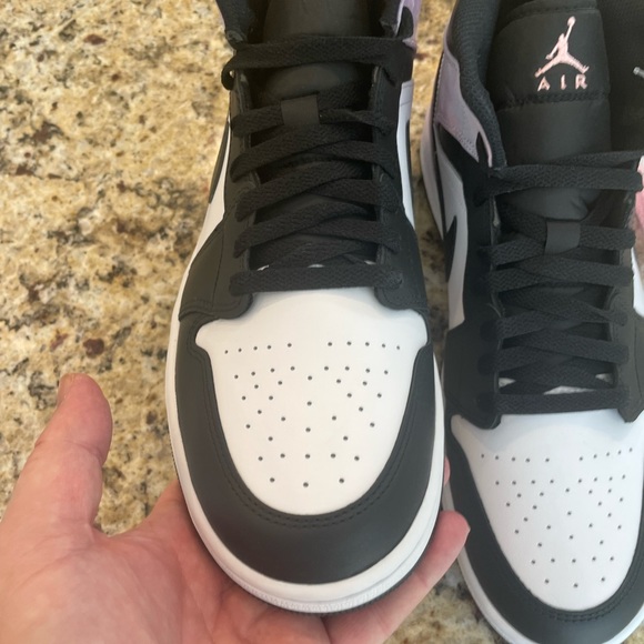 NWB Mens Air Jordan 1’s MID SE Size 11 Black Bleached Coral. - Picture 3 of 15